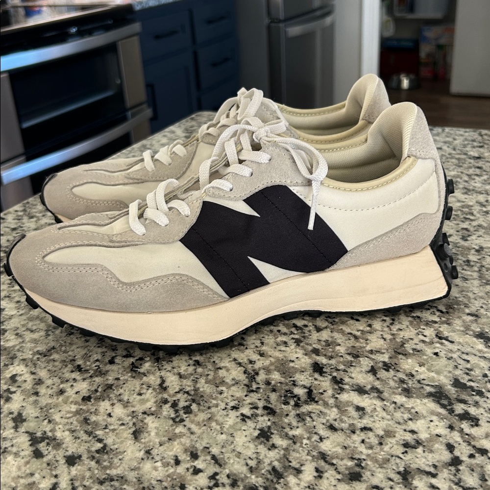 New Balance 327 Women’s Size 10.5 Sea Salt & Black Retro Kicks - Picture 3 of 9
